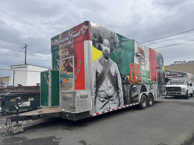 Los Compadres food truck wrap