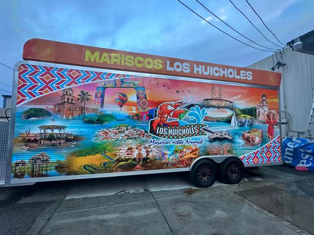 Mariscos Los Huicholes trailer