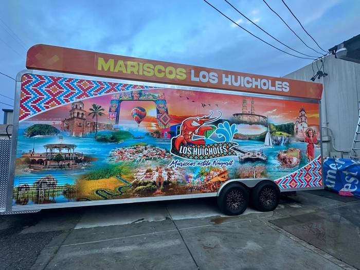 Mariscos Los Huicholes trailer